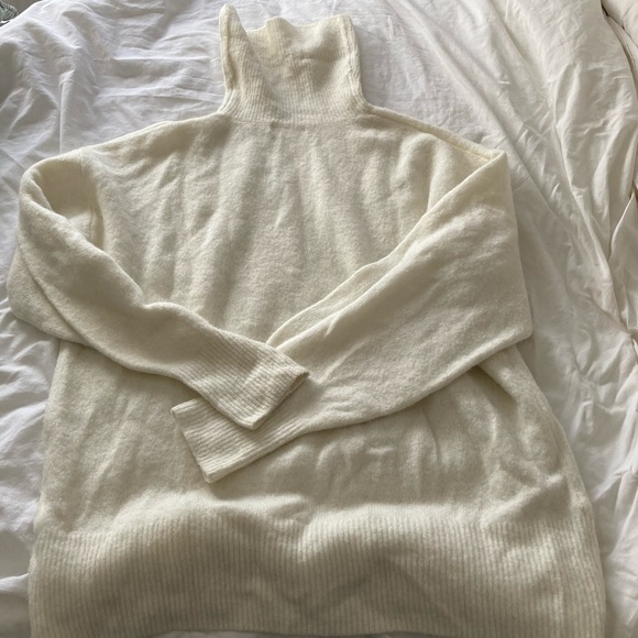 H&M Oversized Cream Turtleneck - Picture 1 of 5